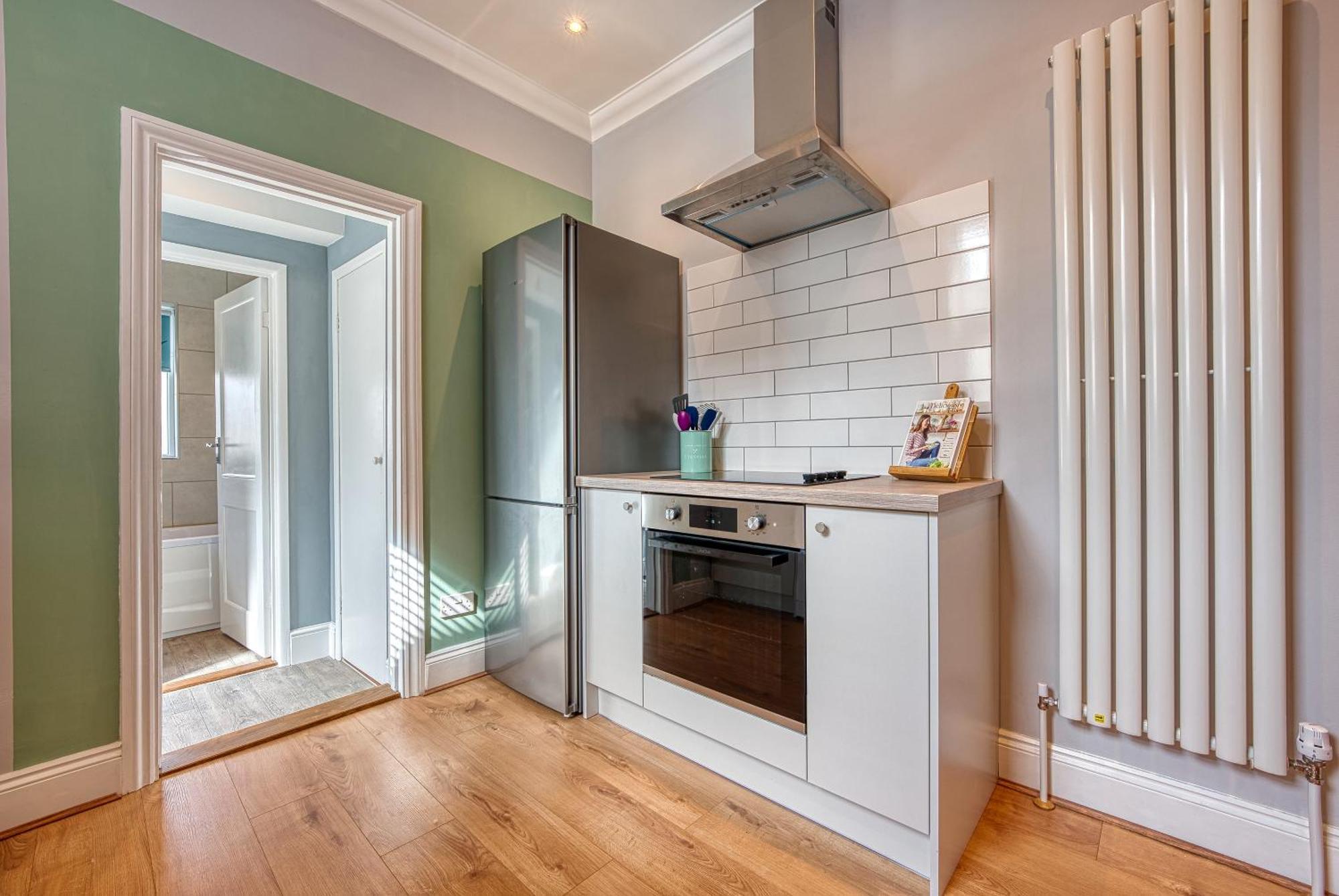 2 Bedrooms Modern, Stunning & Stylish Contractor House, Prime Portsmouth Location With Free Parking Permit, Summer Special Offer!! - By Blue Puffin Stays Exteriör bild